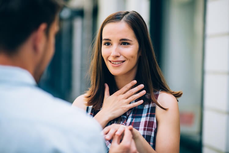 ¿Qué quiere decir love bombing? Así puedes saber si has sido víctima de un narcisista