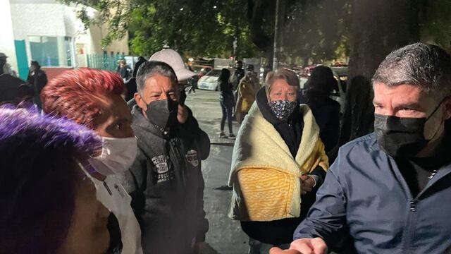 Mauricio Tabe con familias de las víctimas de la explosión