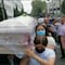 Perla Cristal es hallada muerta en Guanajuato; exigen justicia frente a la Fiscalía de la CDMX con ataúd de la joven