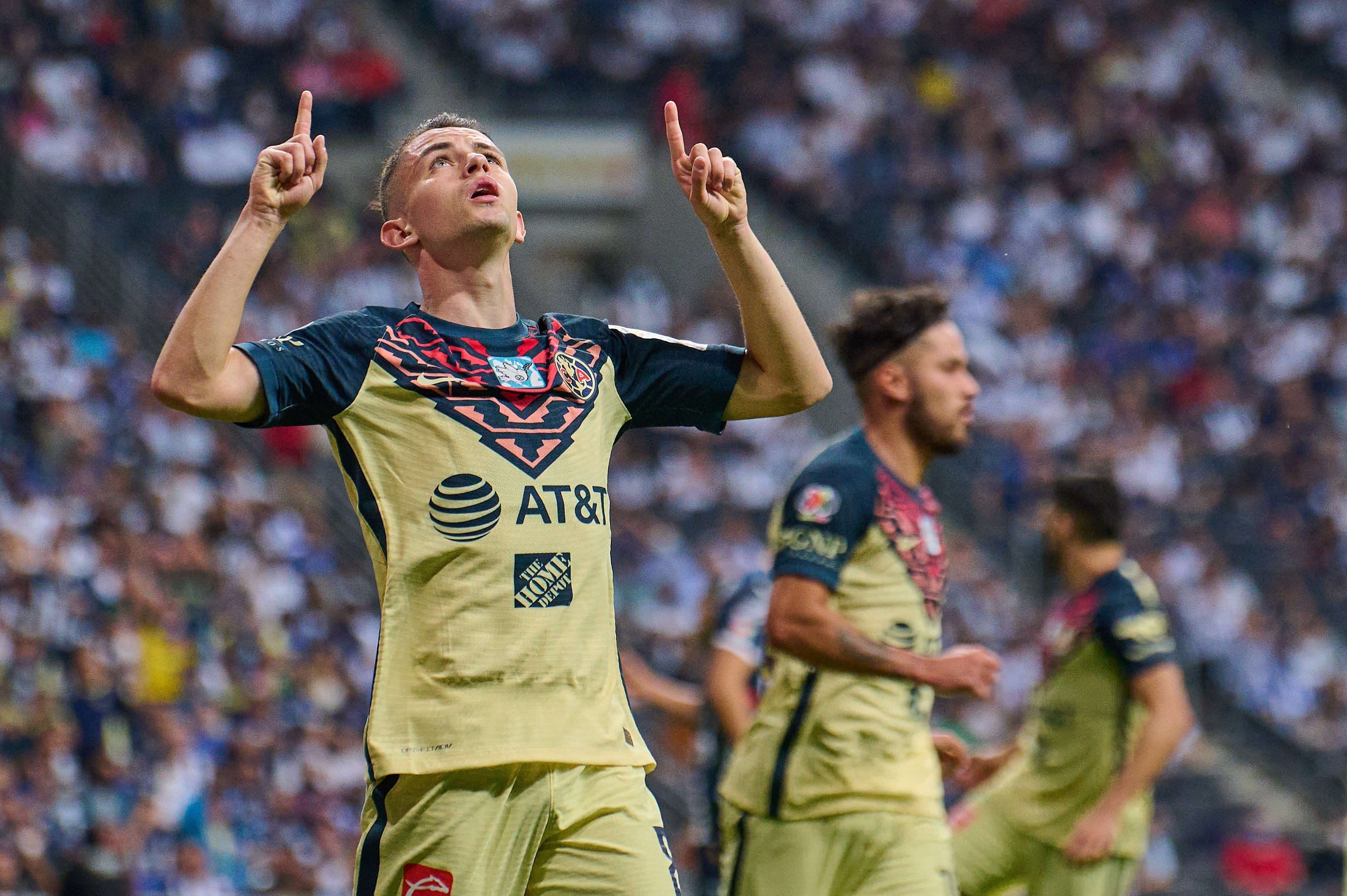 Álvaro Fidalgo celebra una anotación ante Rayados