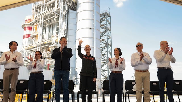 Claudia Sheinbaum inaugura central de CFE