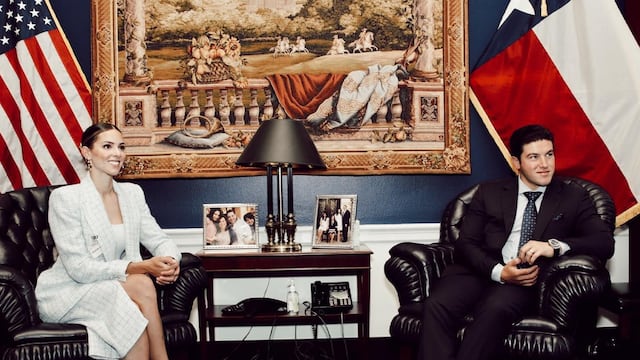 Samuel García, gobernador electo de Nuevo León y su esposa, Mariana Rodríguez en la embajada de México en Estados Unidos