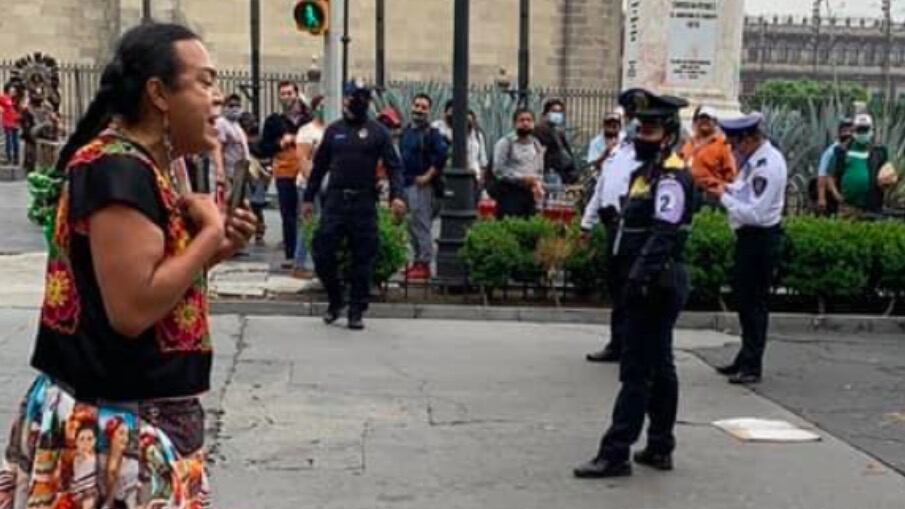 VIDEO: Policías de la CDMX arrebatan mercancía y bicicleta a ‘Lady Tacos de Canasta’