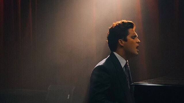 Diego Boneta como Luis Miguel