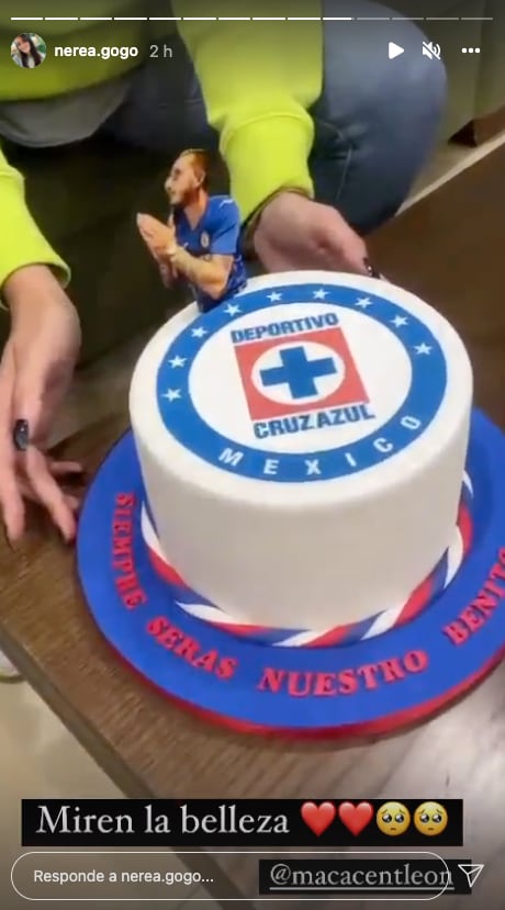 Nerea Godínez recibe pastel dedicado a Octavio Ocaña