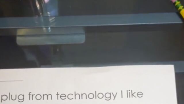 Niña crea dibujo perturbador de su familia