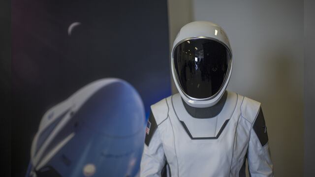 El nuevo diseño está hecho de una sola pieza, es más ligero, casi se ciñe al cuerpo y, por si fuera poco, es muy bonito. 