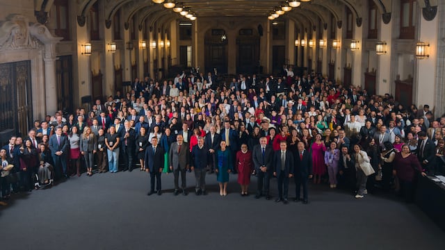 Claudia Sheinbaum se reúne con legisladores en Palacio Nacional