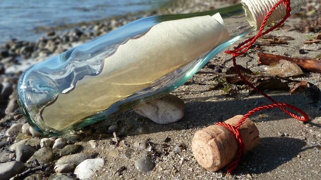 Mensaje en botella salva la vida de toda una familia.