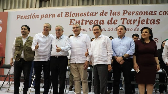 Rubén Rocha entrega Tarjetas del Bienestar para Personas con Discapacidad en Sinaloa