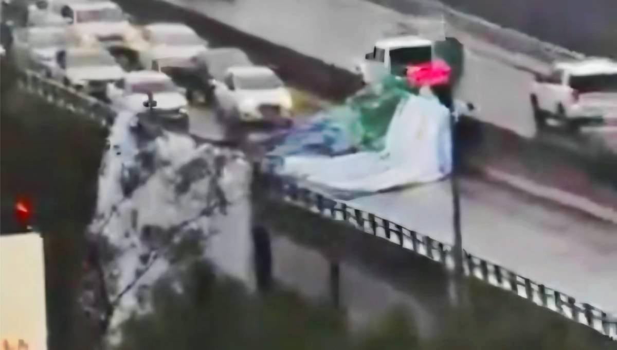 Cae espectacular en Periférico Sur