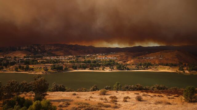 Plumes of smoke caused by the Hughes Fire rise over Castaic, Calf., Wednesday, Jan. 22, 2025. (AP Photo/Ethan Swope)