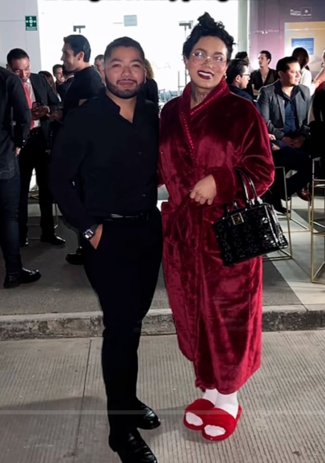 Paola Suárez en la inauguración del negocio de su amigo Tadeo