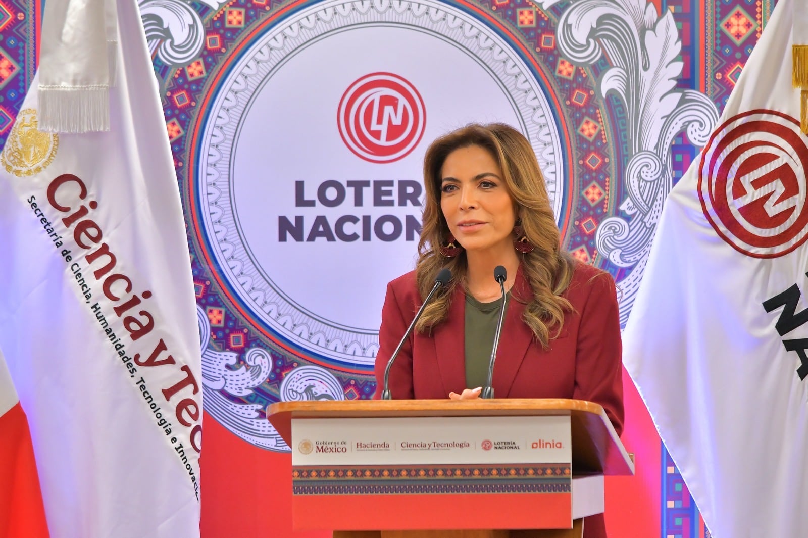 Lotería Nacional devela billete conmemorativo dedicado a Olinia