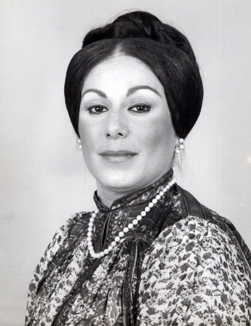 Gilda Cruz-Romo 1940-2025