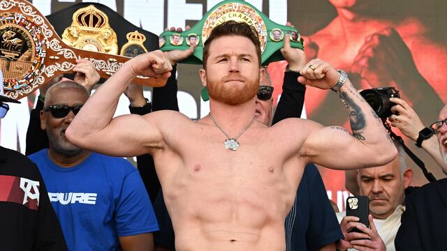 Canelo en la ceremonia de pesaje