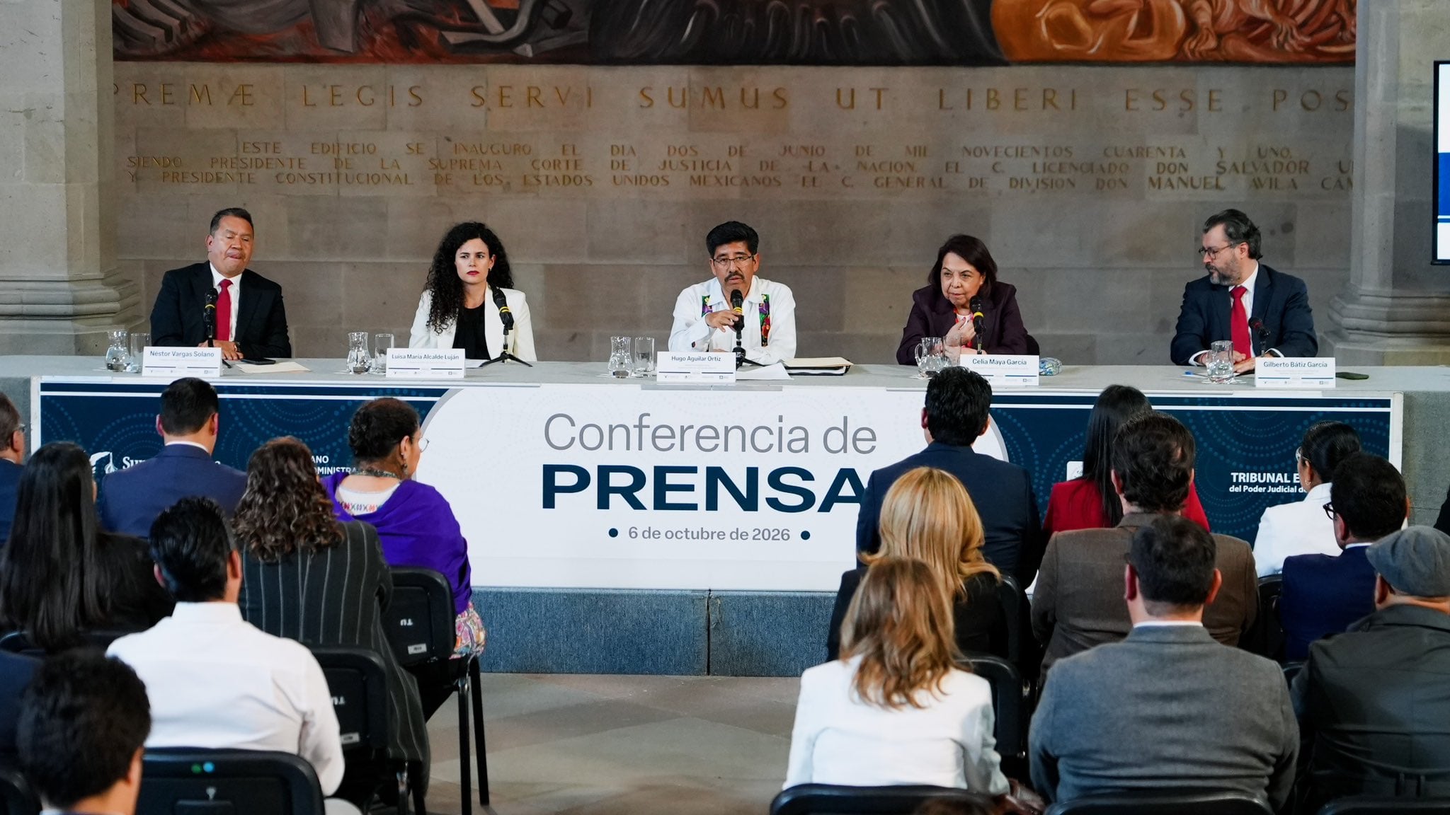 Luisa Alcalde recibe propuesta de reforma de Ley de Amparo y Poder Judicial
