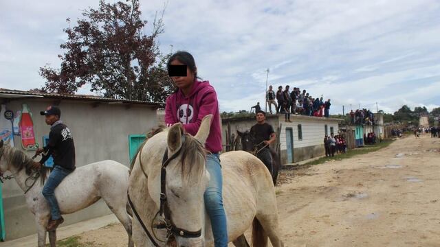 Niña de Chiapas gana competencia de jinetes