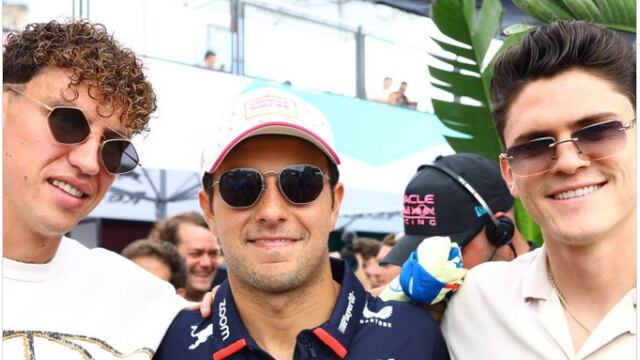 Checo Pérez con Igor Lichnovsky e Israel Reyes