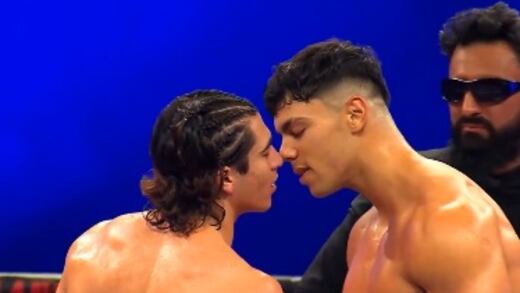 ¿Carlos Belcast y Andoni Fitness se besaron? El video de Inteligencia Artificial se hace viral tras la amistosa pelea en La Velada del Año 2025