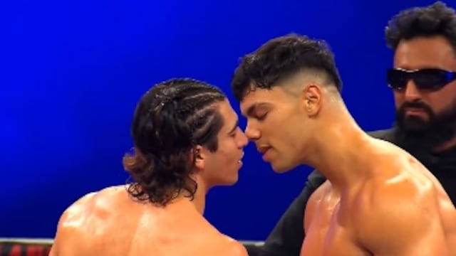El video del beso de Carlos Belcast y Andoni Fitness en La Velada del Año 2025.