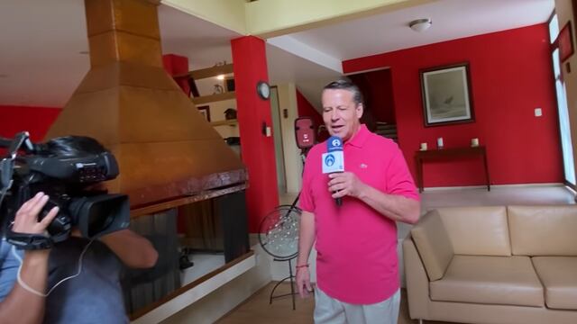 Alfredo Adame muestra el interior de su casa