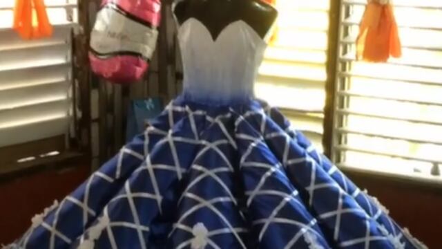 Joven diseña vestido para su hermana.