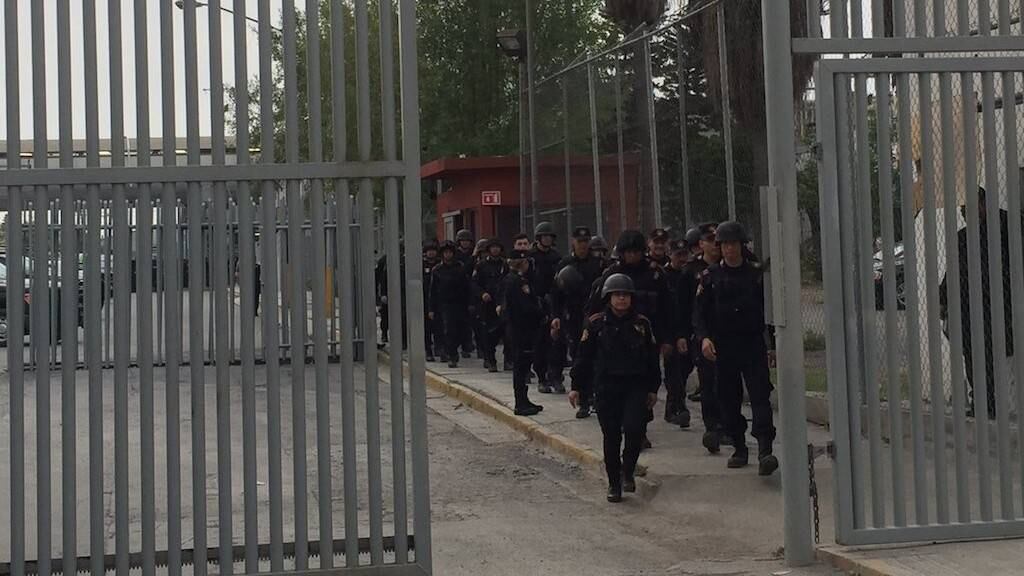 Operativo en Topo Chico termina en riña; 20 policías resultan heridos