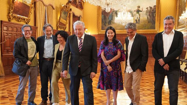 AMLO con actores y directores