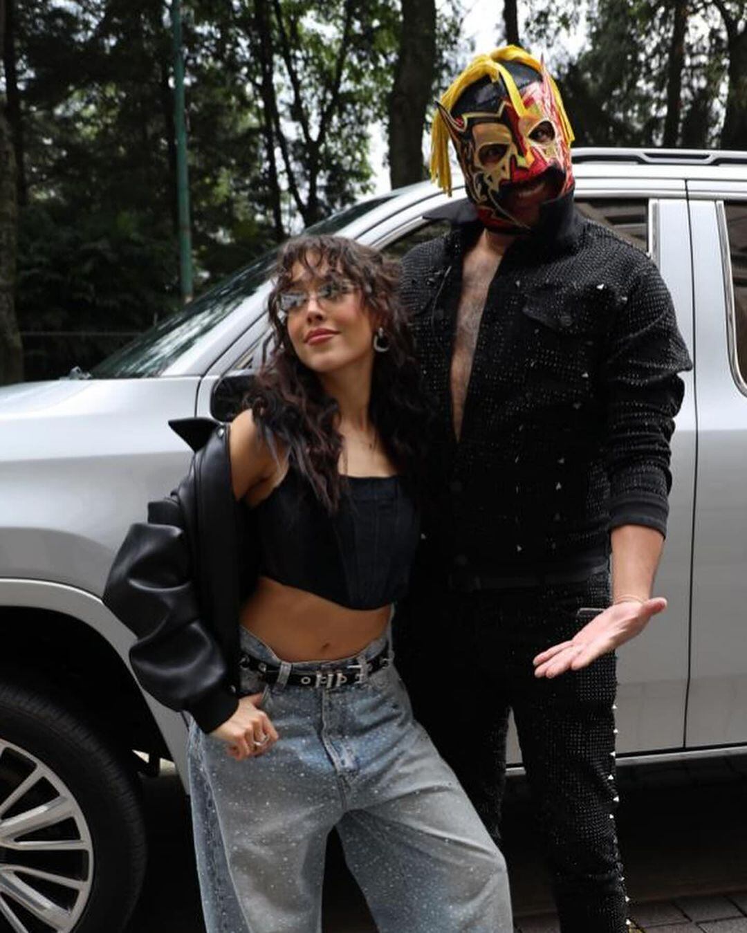 Danna Paola en Escorpión Dorado al Volante