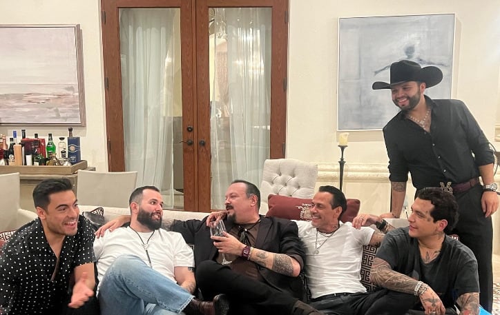Pepe Aguilar logra reunir a Christian Nodal y Carín León