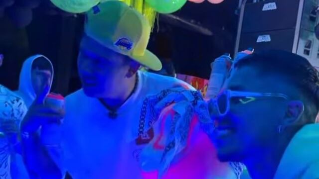 Carlos Salcedo adelantó su fiesta de cumpleaños a pesar de la pésima situación que vive en Cruz Azul.