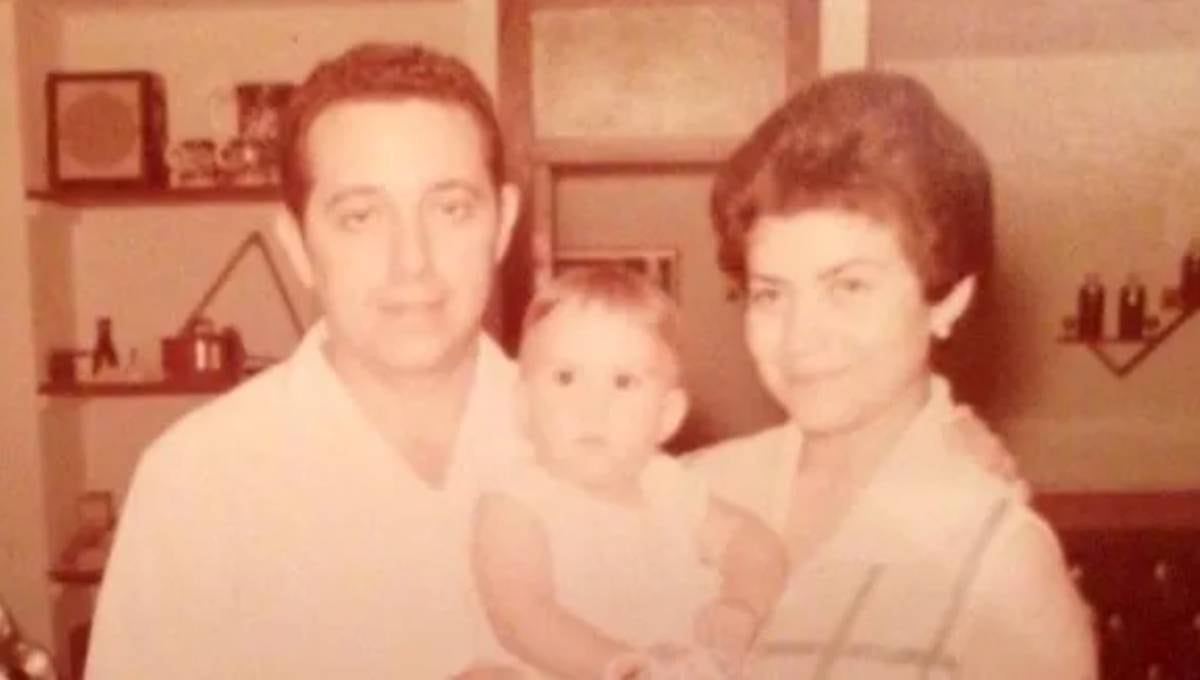 Ligia Ceballos Franco y sus padres adoptivos de México