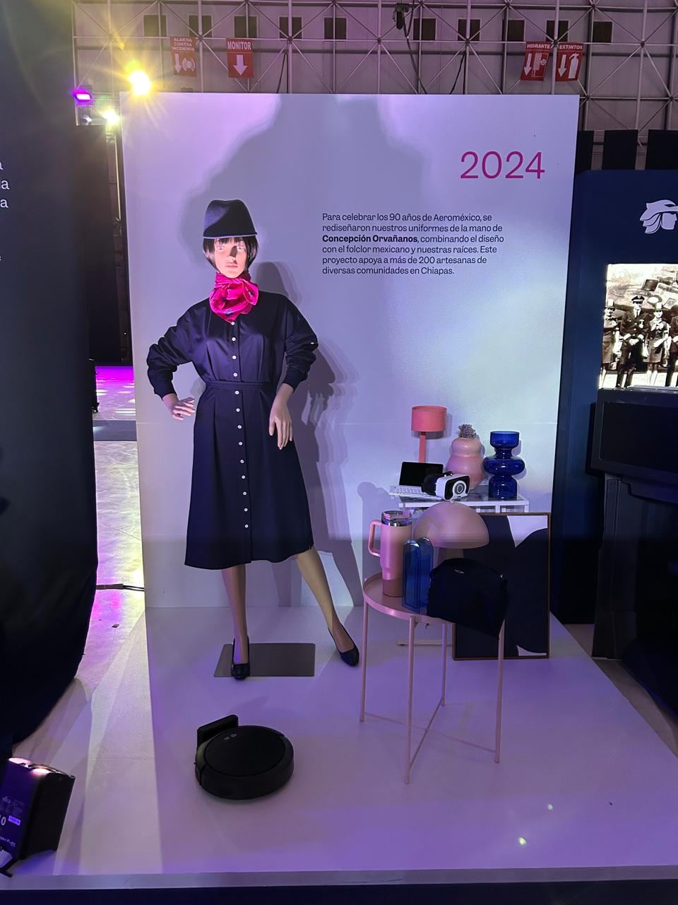 Nuevo uniforme de sobrecargo de Aeroméxico en conmemoración de su 90 aniversario