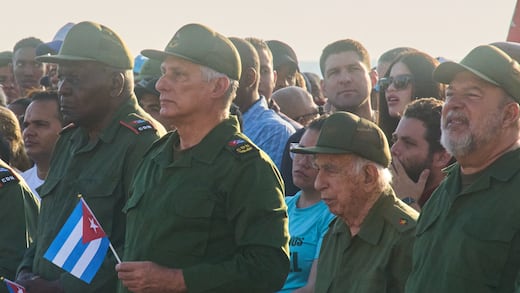 Miguel Díaz-Canel encabeza marcha en Cuba a favor de Raúl Castro tras investigación de Estados Unidos