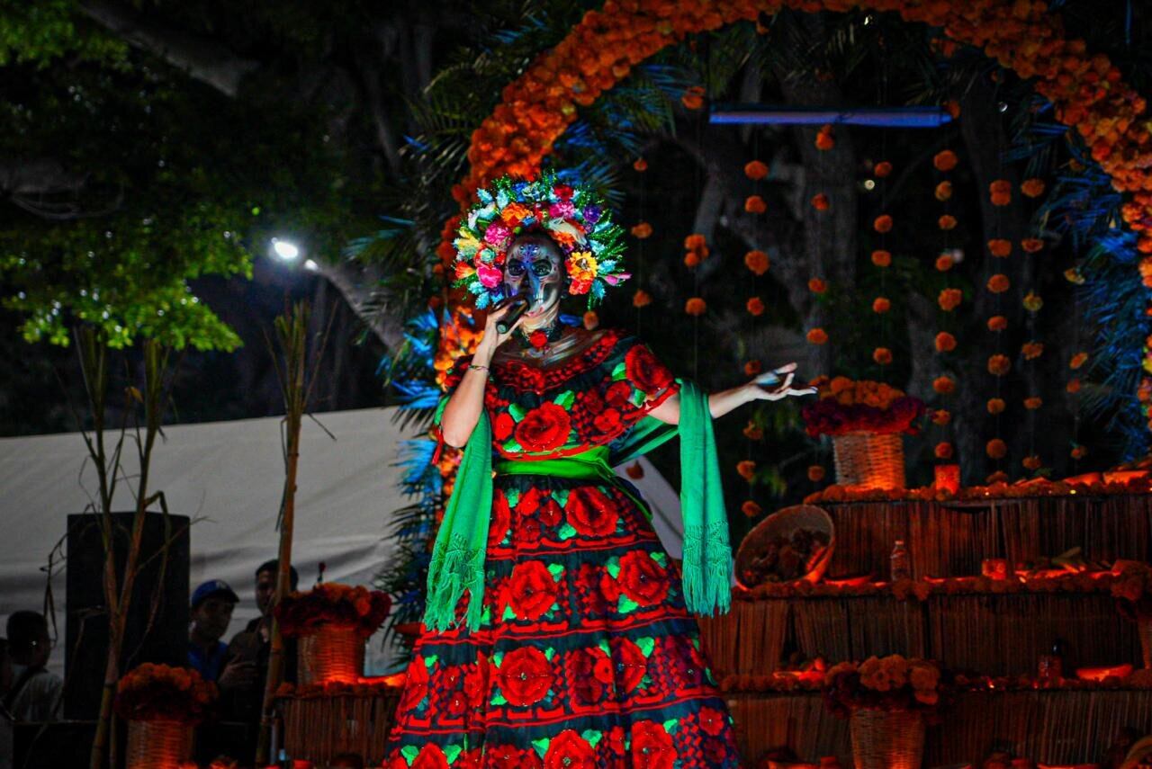 Abelina López inaugura festival de Día de Muertos Tapeshtli 2024