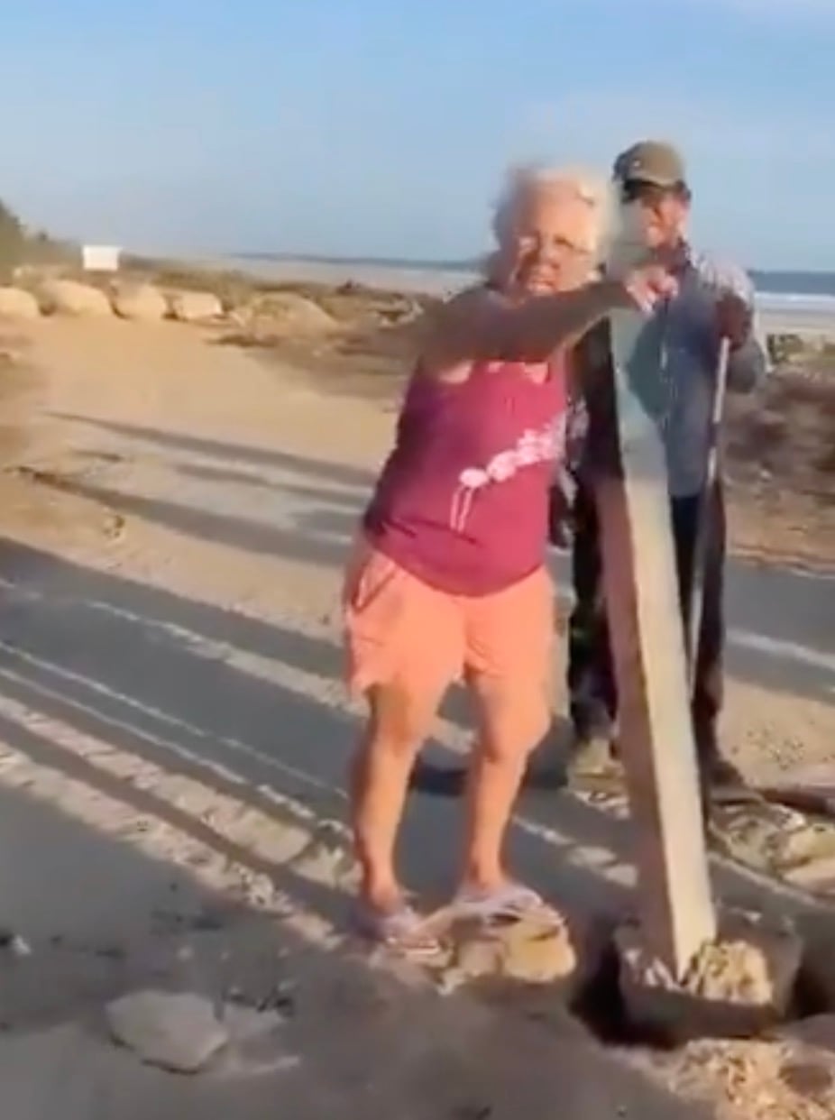 Mujer extranjera intenta privatizar playa de Oaxaca