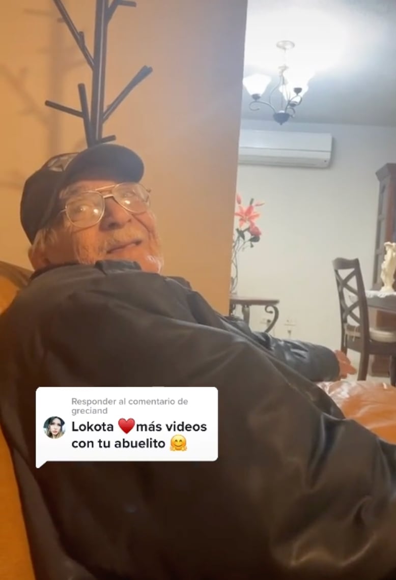 Abuelo que aconseja a su nieta