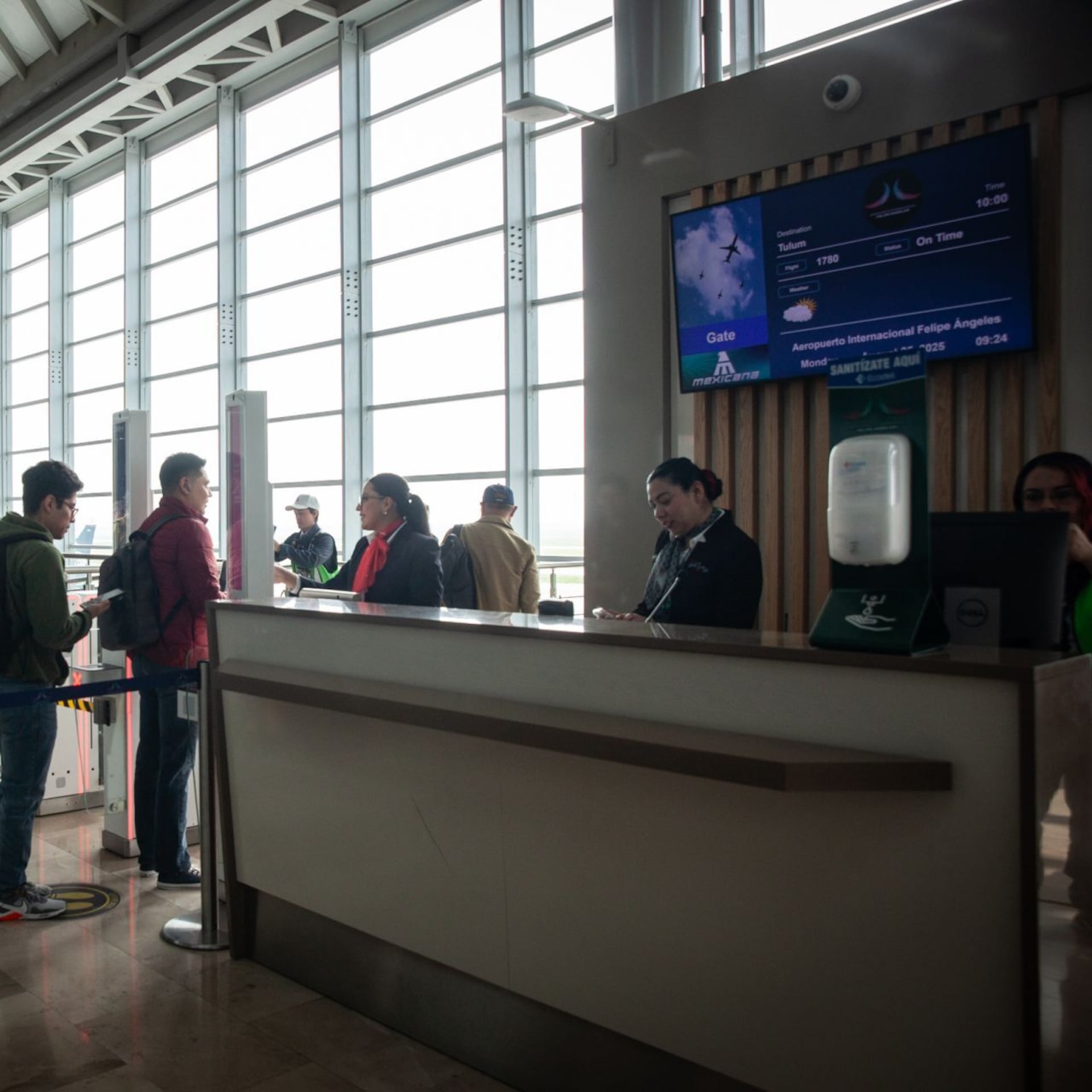 Ataques en Medio Oriente obligan a cerrar espacio aéreo regional