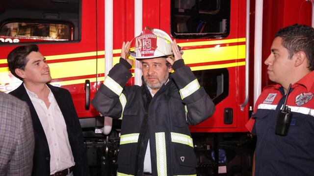 Alfredo Ramírez Bedolla encabezó entrega histórica con bomberos de Morelia
