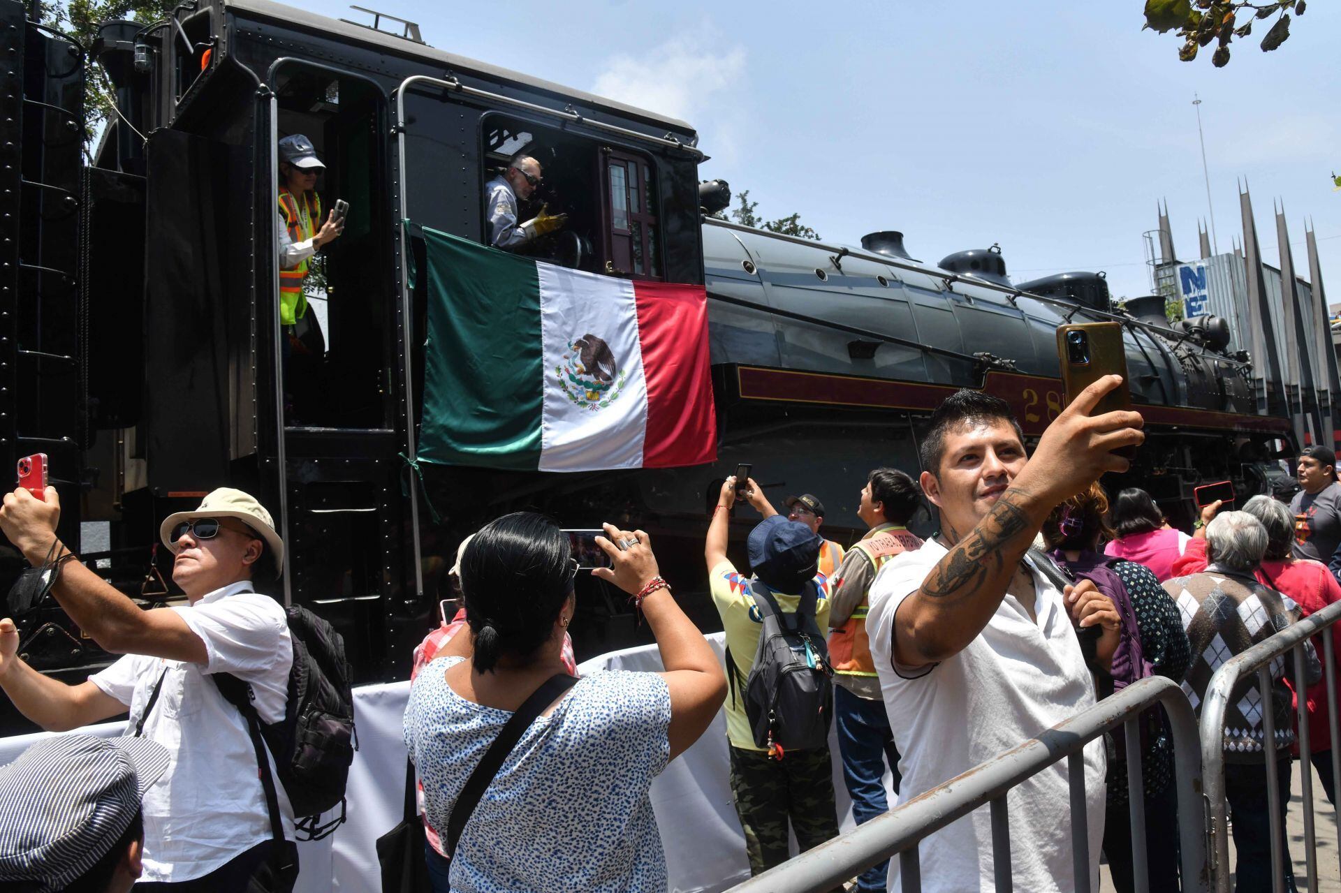 Personas con La Emperatriz en CDMX