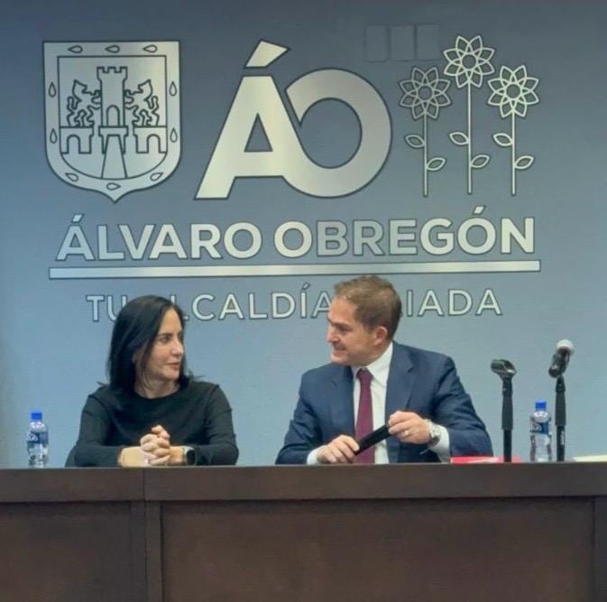 Lía Limón y Javier López Casarín