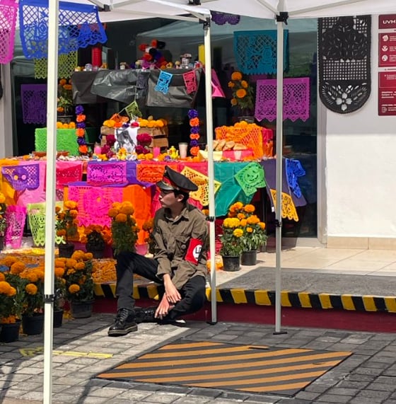 Se disfraza de nazi en la UVM