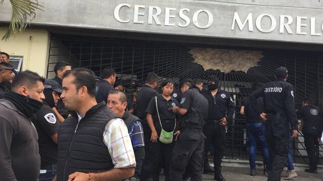 Custodios del penal de Atlacholoaya exigen el cese de autoridades del Cereso.