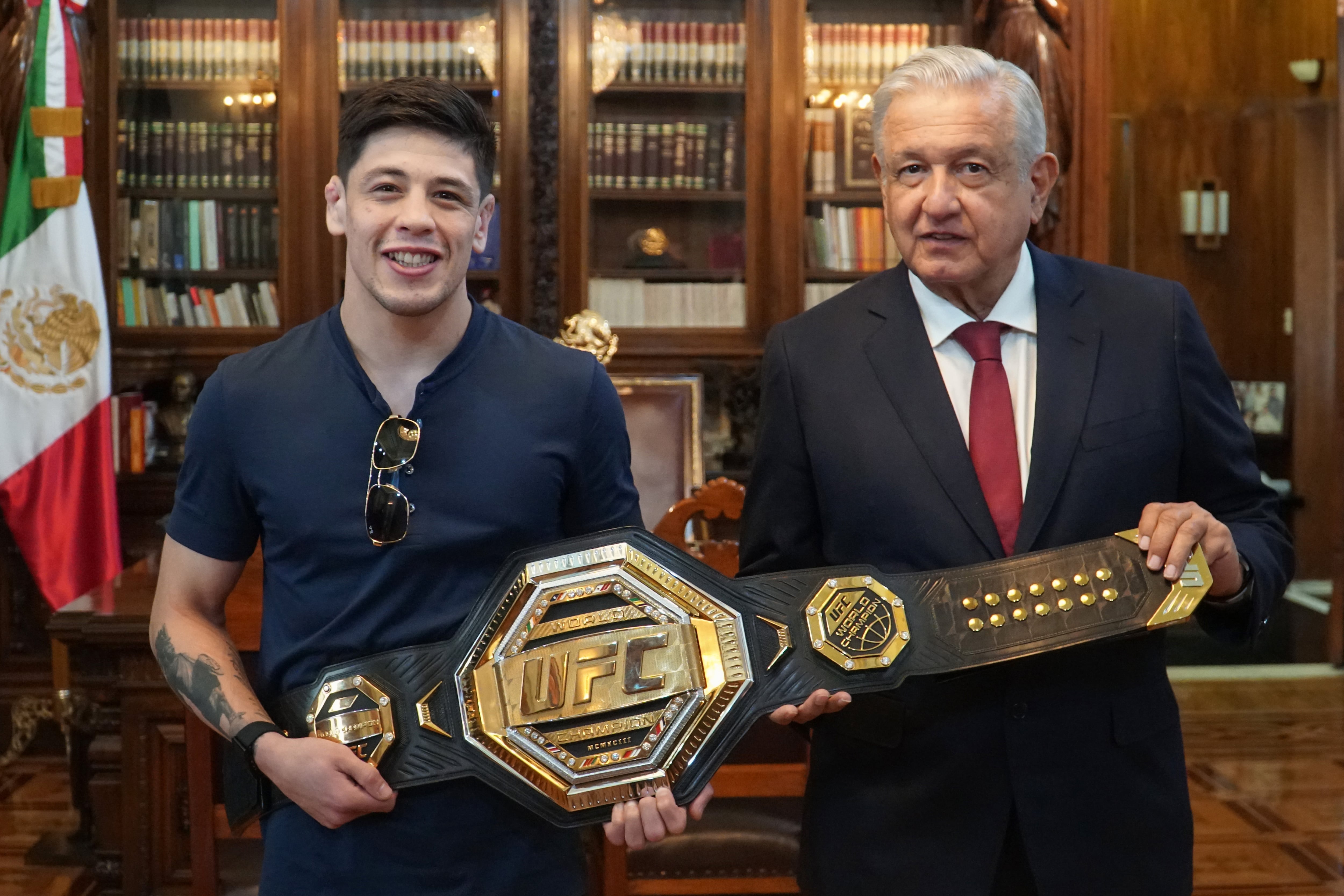 Brandon Moreno y AMLO