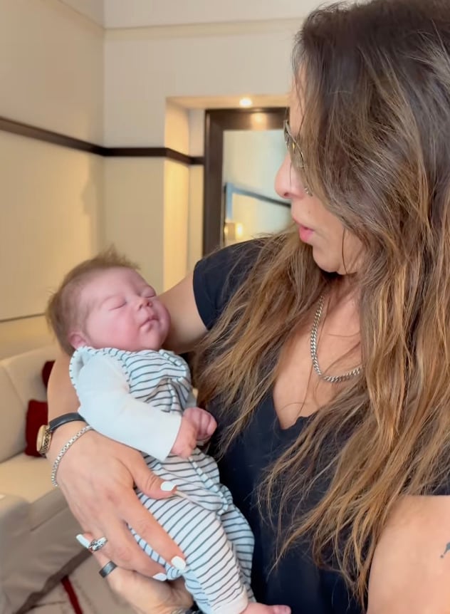 Kate del Castillo presume a su "bebé de olla exprés"