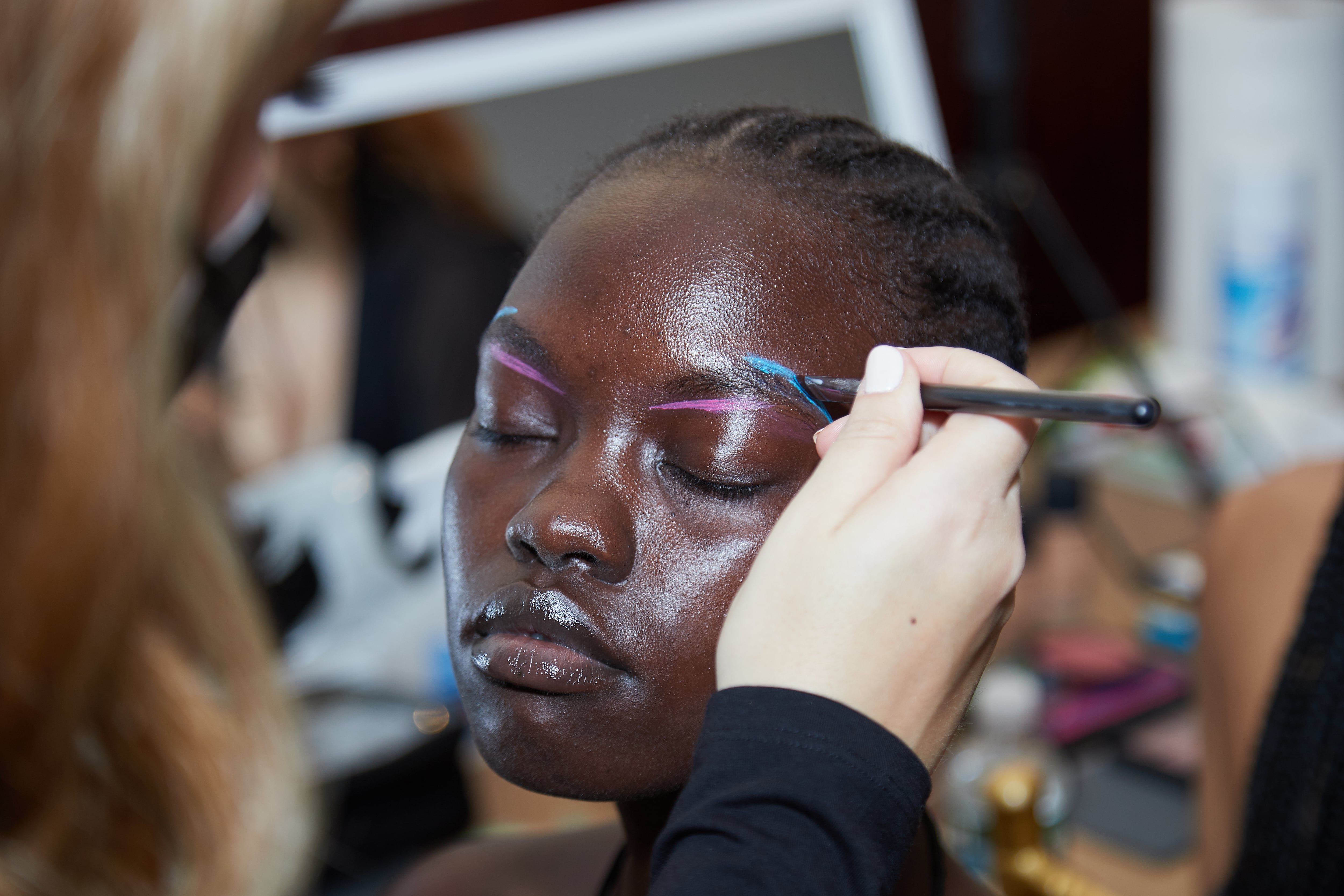 Modelo maquillada por Mariana Barcón