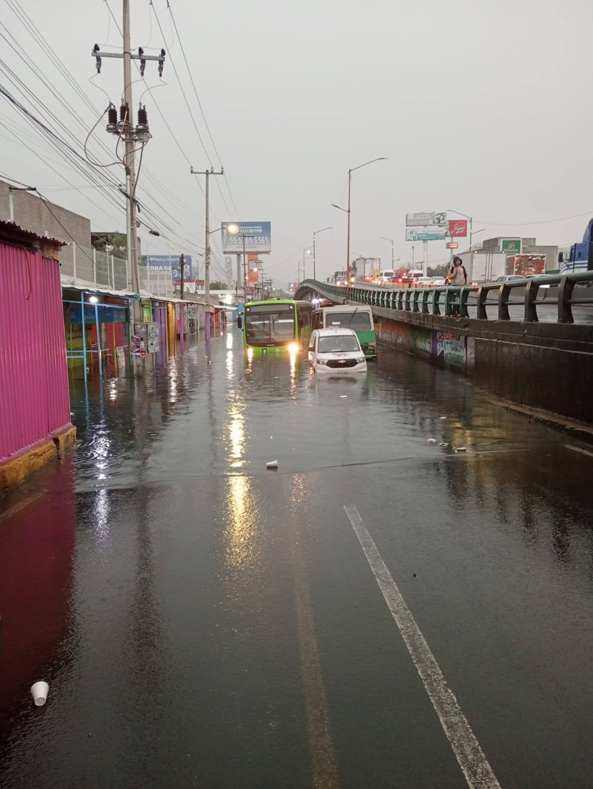 Video de la inundación en estación Guelatao del Metro CDMX del 25 de junio de 2025