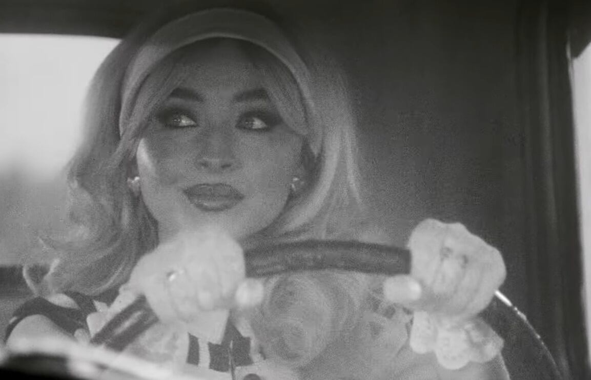 Sabrina Carpenter en colaboración con Dolly Parton.