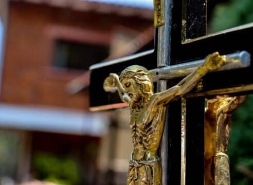 Oración a la Santa Cruz para la protección que puedes rezar hoy 3 de mayo